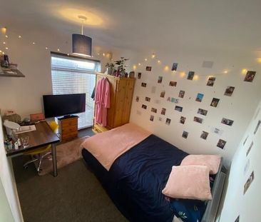 5 bedroom semi-detached house to rent - Photo 4