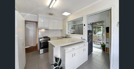 Comfortable Living in Prime Location - Photo 3