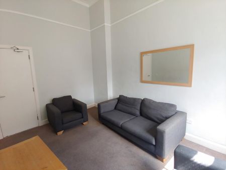 4 bedroom flat to rent - Photo 4