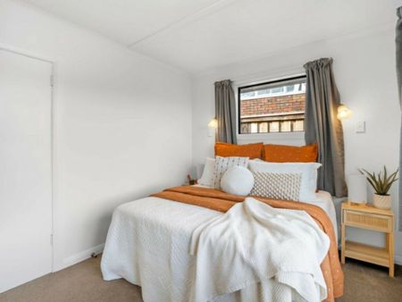 Sunny and Spacious in Anderson Bay - Photo 3