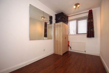 2 bed Terraced for rent - Photo 3