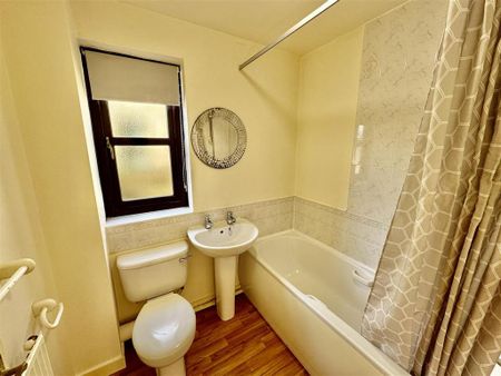 2 bedroom semi-detached bungalow to rent - Photo 5