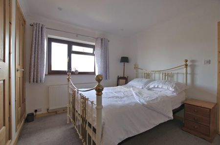 3 bedroom semi-detached house to rent - Photo 3
