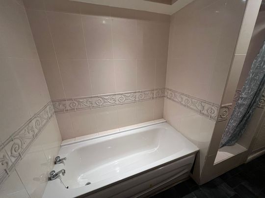 Long Oaks Court, Sketty, Swansea SA2 0QH - Photo 1