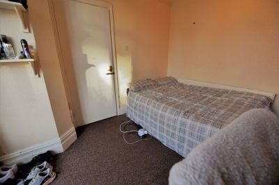 5 bedroom House in Brudenell View (5 bed), Leeds - Photo 5