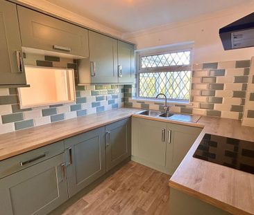 4 bedroom semi-detached house to rent - Photo 3