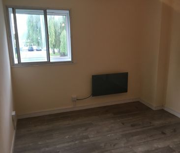 2 bed Apartment - To Let - Photo 3