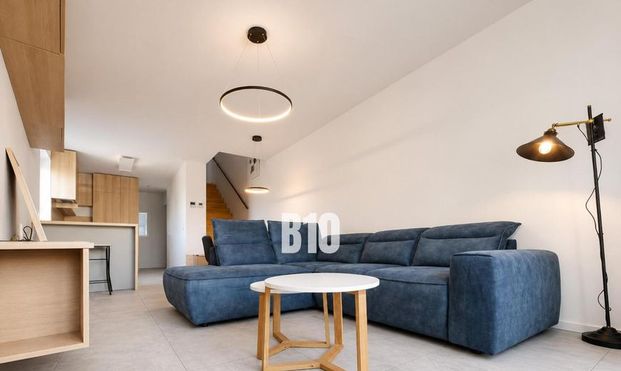 NA PRENÁJOM NADŠTANDARDNÝ 3-IZBOVÝ MEZONET | 153 m² | JUŽNÁ ULICA, NITRA - Photo 1