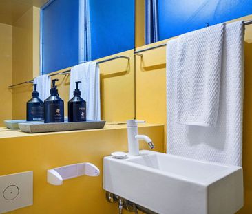 Treehouse-Style Haven With Leafy Outlook. - Photo 2