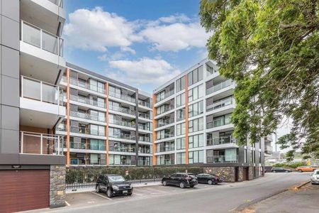 EPSOM/NEWMARKET - 2 Bedroom/2 Bathroom Apartment with a Carpark - Photo 5