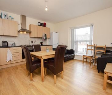 3 bedroom apartment to rent - Photo 4