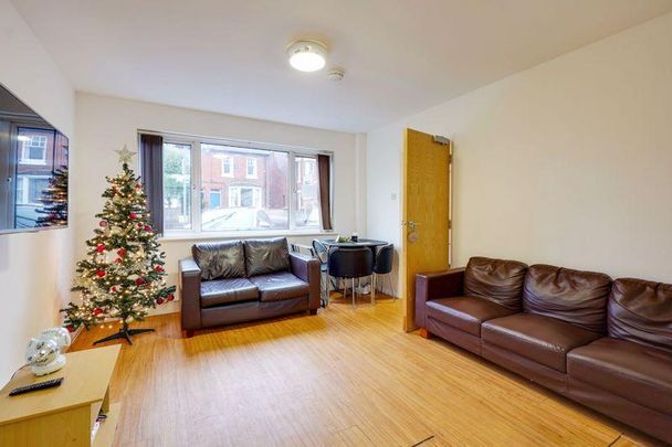 1 bedroom in a house share to rent - Photo 1