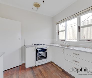 NEWLY RENOVATED FAMILY HOME - Photo 6