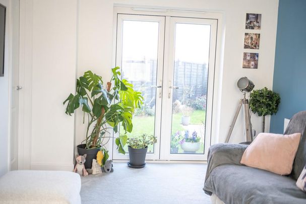 3 bedroom semi-detached house to rent - Photo 1