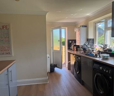 Room in a Shared House, Burgess Road, SO16 - Photo 5