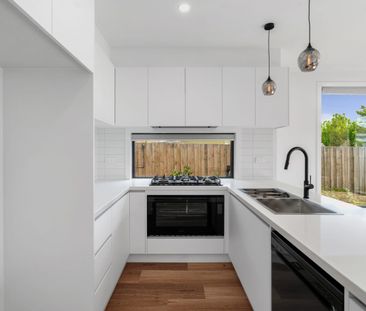 Brand New Modern Townhouse Offering Style, Space & Convenience in J... - Photo 1