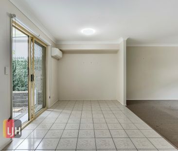 FULLY AIR CONDITIONED, 3 BEDROOM TOWNHOUSE ! - Photo 2