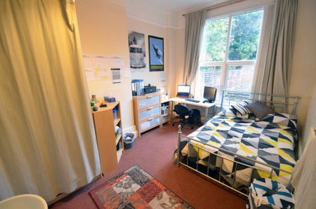 8 Bed - 124 Belle Vue Road, Hyde Park, Leeds - LS3 1HF - Student - Photo 4