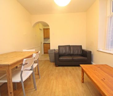 4 bedroom terraced house to rent - Photo 2