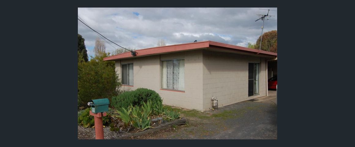 Comfortable 2 Bedroom Unit - Photo 1