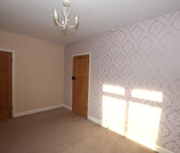 2 bedroom semi-detached house to rent - Photo 6