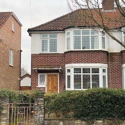 Oakhampton Road, Mill Hill, NW7 - Photo 1