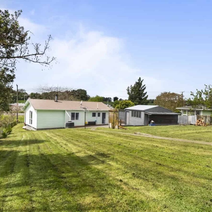 Halcombe - Two Bedroom - Photo 1