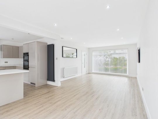 4 bedroom detached house to rent - Photo 1