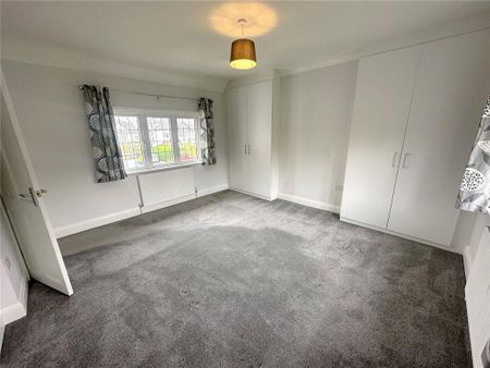 4 bedroom semi-detached house to rent - Photo 5