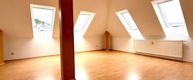 Gemütliche 2-Raum-Dachgeschosswohnung in Gornsdorf mit PKW-Stellplatz! - Foto 1