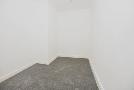2 bedroom Flat To Let - Photo 2