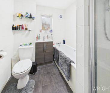 2 bedroom Flat - HARWOOD HILL, WELWYN GARDEN CITY. - Photo 2