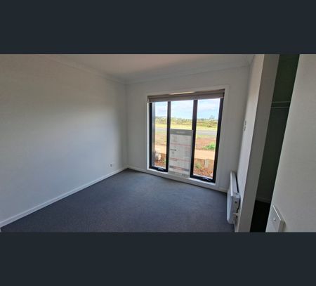 5 Callaway St, Mambourin, Vic 3024 - Photo 5