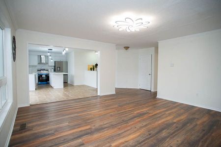 For Lease - 110 Hunter Way, Brantford, Ontario - Photo 3