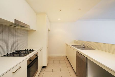 Modern 2-Bedroom Apartment! - Photo 2