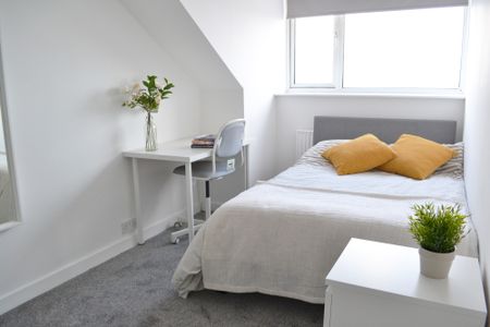 Top Flat, 30 Ebor Place, LS6 1NR, Leeds - Photo 3