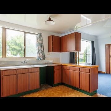 Four Bedroom Centrally Located. - Photo 1