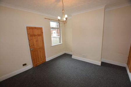 2 bedroom semi-detached house to rent - Photo 4