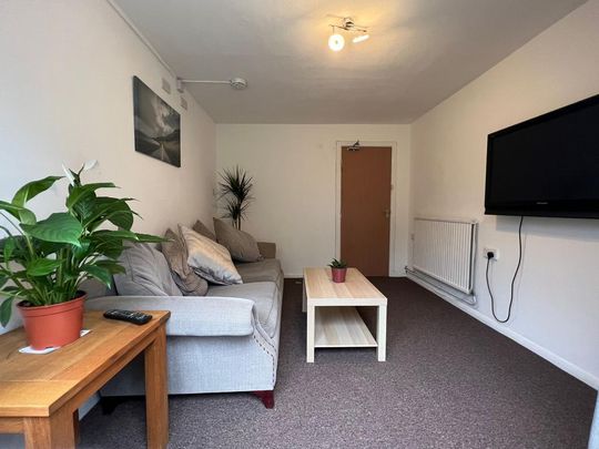 4 bedroom terraced house to rent - Photo 1