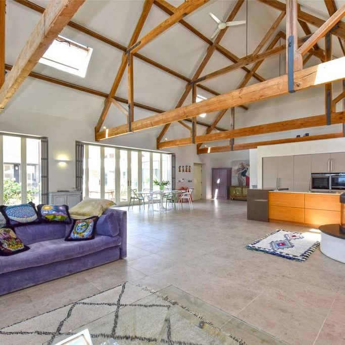 5 bedroom detached house to rent - Photo 1