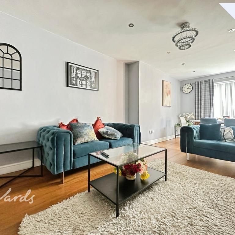 5 bedroom detached bungalow to rent - Photo 1