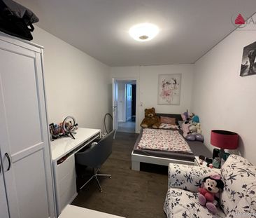 Luxuriöse und moderne 4-Zimmer Wohnung mit Balkon und Landhausküche! - Photo 4