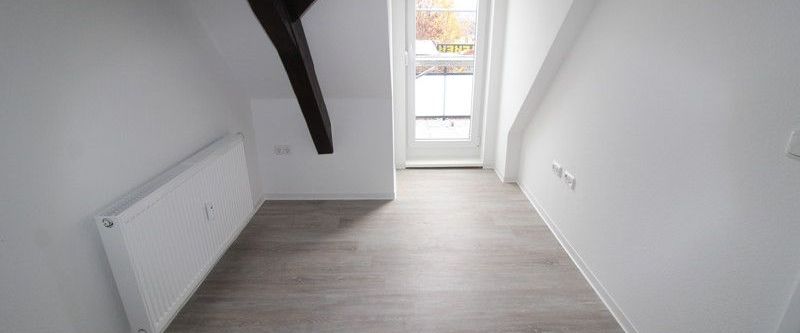 Perfekt für Singles - kleine DG-Wohnung mit Balkon und Fassadenvollwärmeschutz - Photo 1