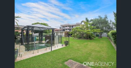 Stunning Waterfront Home with Bay Views in Scarborough - Photo 2