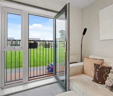2 Bedroom Flat - Photo 2