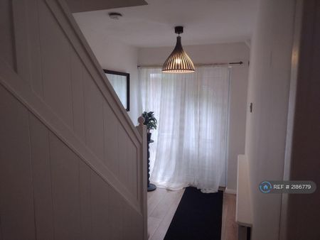 3 bedroom detached house to rent - Photo 4