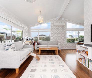 Home sweet home at Te Atatu Peninsula - Photo 1