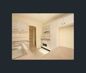 Modern Townhouse - Photo 2