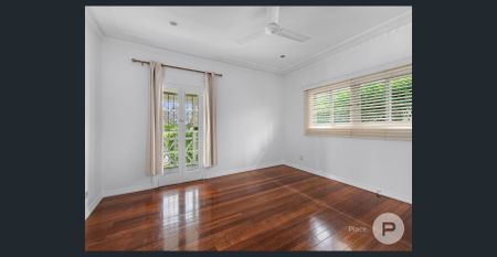 FABULOUS POOL AND ENTERTAINMENT AREA IN ASCOT - Photo 2