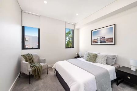 Sleek Designer Living at The Mason - Photo 4